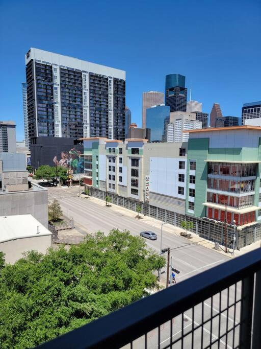 יוסטון Sodo City Gem: Rooftop Skyline Pool Parking Wi-Fi מראה חיצוני תמונה