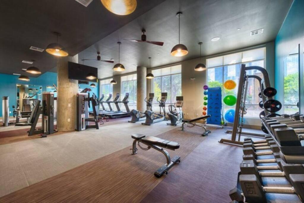 יוסטון Sodo City Gem: Rooftop Skyline Pool Parking Wi-Fi מראה חיצוני תמונה