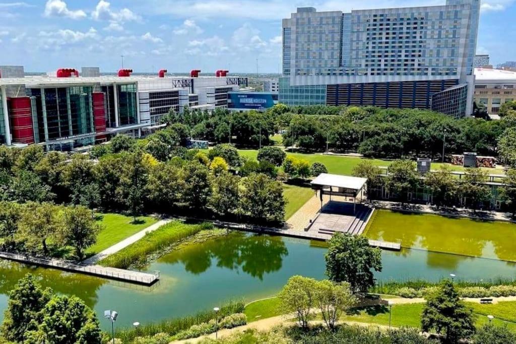 יוסטון Sodo City Gem: Rooftop Skyline Pool Parking Wi-Fi מראה חיצוני תמונה